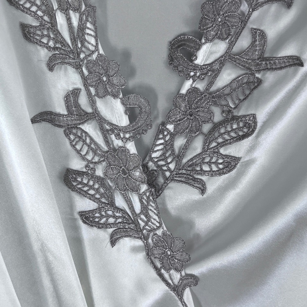 Flora Ladies White Satin Robe with Lace Trim L/XL Lingerie Sleepwear - Picture 5 of 8